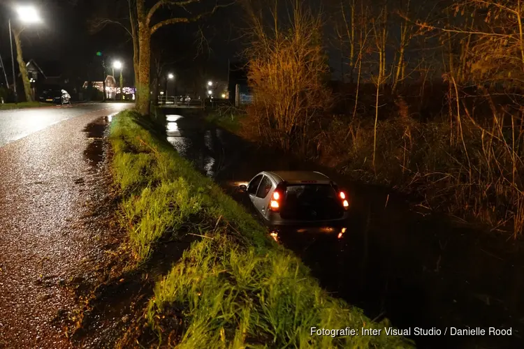 Auto te water in Oosterblokker