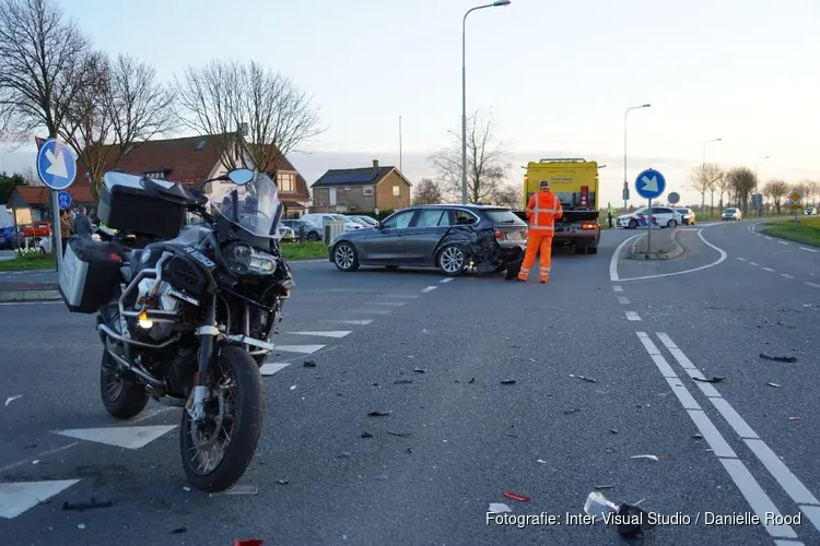 Botsing tussen auto en motor in Wijdenes