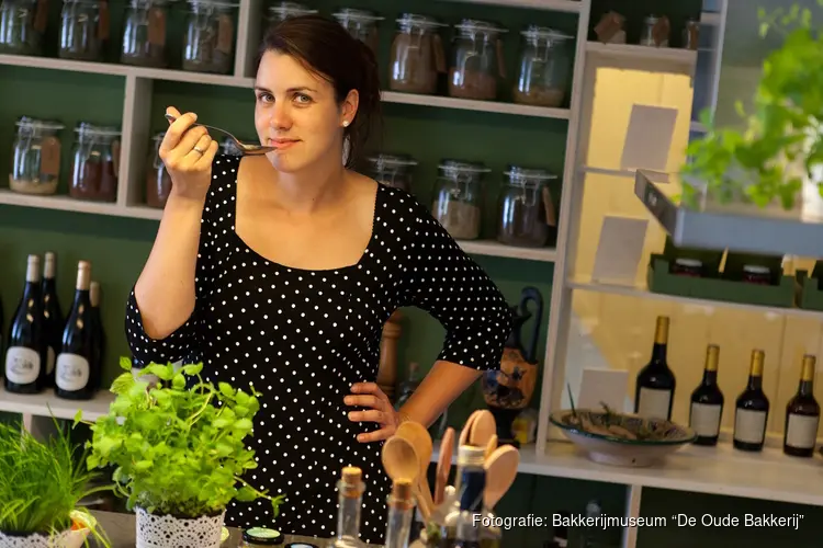 Manon Henzen, culinair historica, komt zondag 23 juni a.s. naar het Bakkerijmuseum “De Oude Bakkerij” in Medemblik