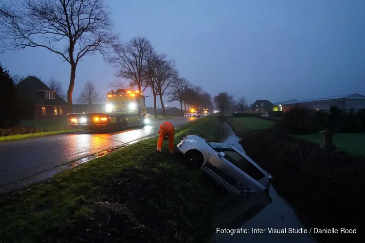 Auto te water gereden in Hem