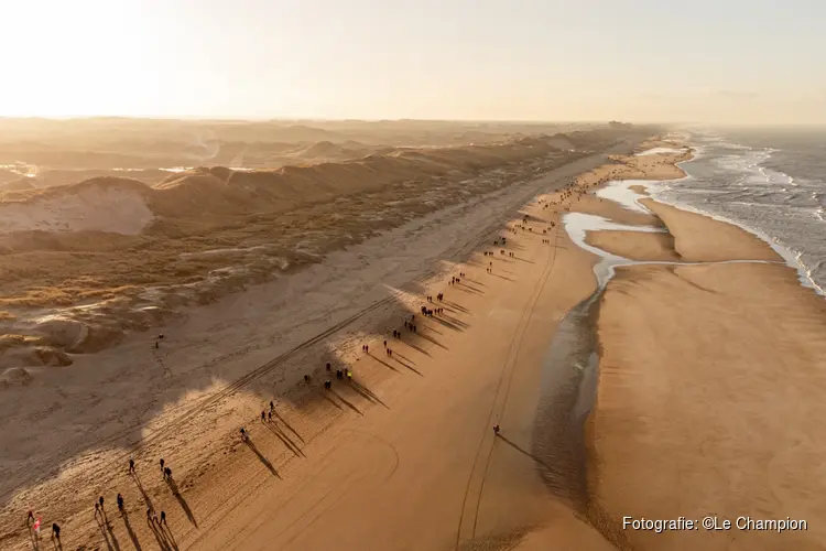 Een weekend vol wandelgeluk: 9.700 wandelaars genieten van 20e editie Egmond Wandel Marathon