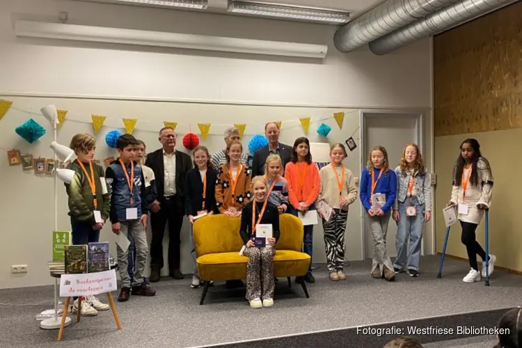 Rosalyn van der Stal wint Westfriese voorronde van Nationale Voorleeswedstrijd