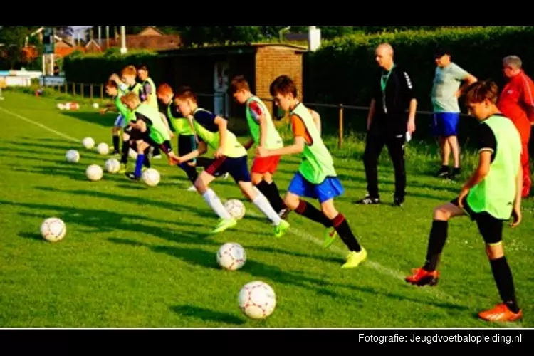 Voetbalactiviteit voor de jeugd in de meivakantie