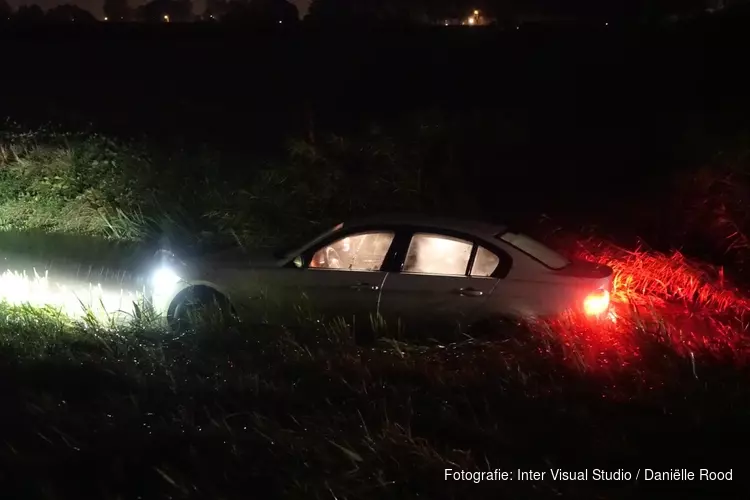 Auto in sloot in Hoogkarspel