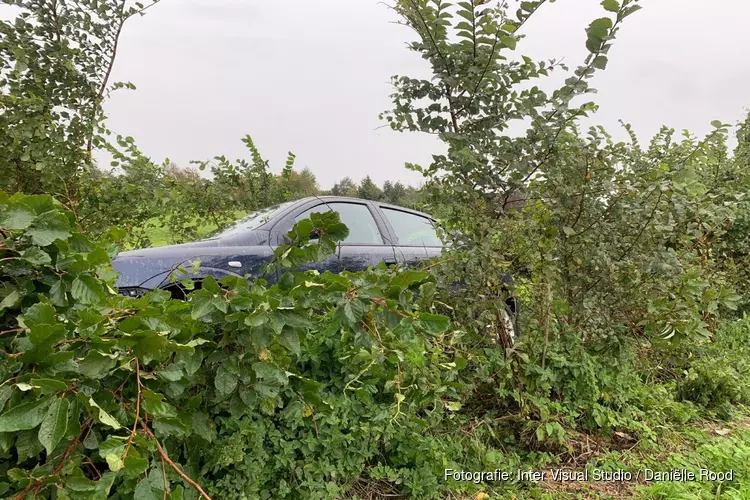 Auto in de slip door modder