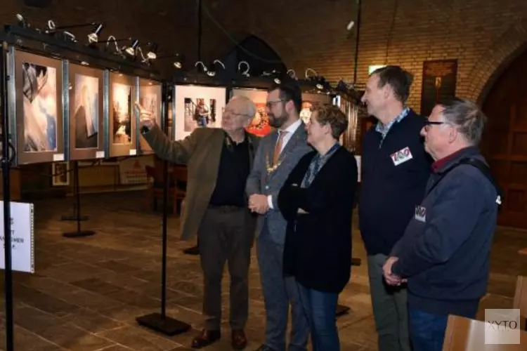 Burgemeester opent foto expositie Laurentiuskerk