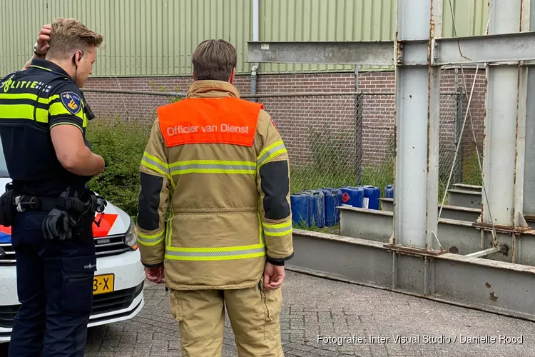 Jerrycans met mogelijk gevaarlijke stoffen aangetroffen