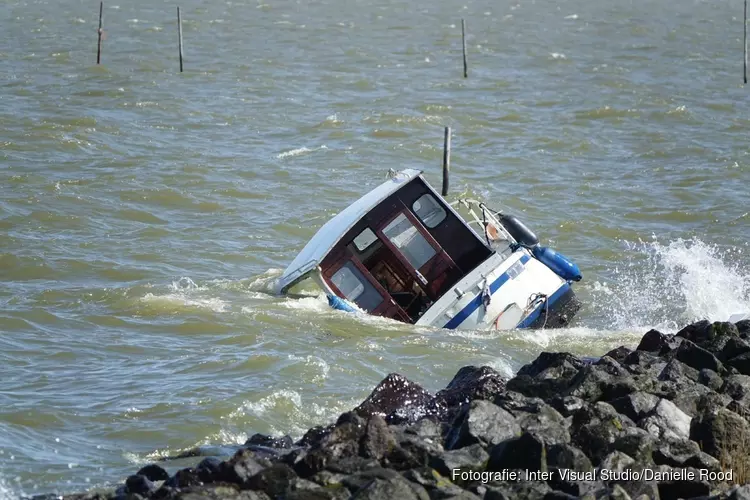 Eigenaar omgeslagen boot meldt zich, bemanning veilig