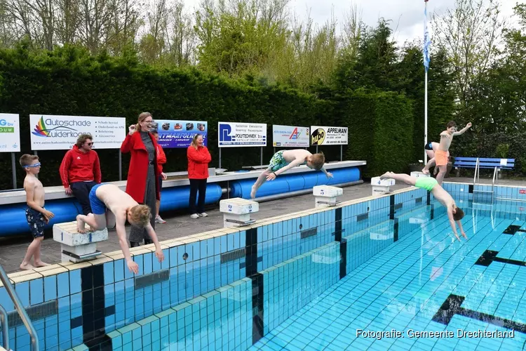 Buitenzwembaden in Drechterland dit weekend weer geopend