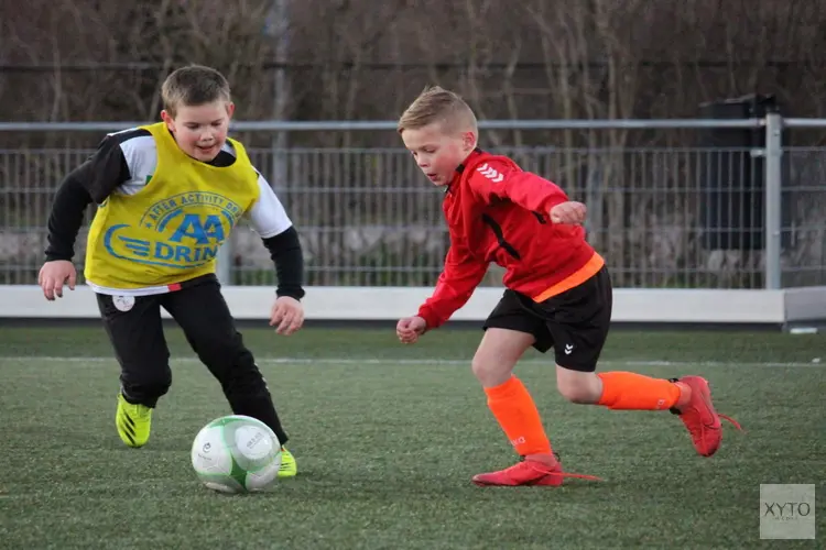 Trainen als een profvoetballer in de zomervakantie In Hoogkarspel