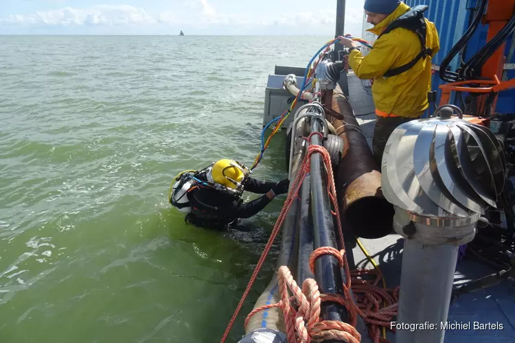 Duikteam doet onderzoek naar scheepswrak nabij Schellinkhout