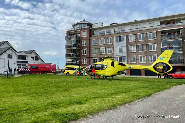 Persoon te water geraakt in Hoorn, slachtoffer met spoed naar ziekenhuis gebracht