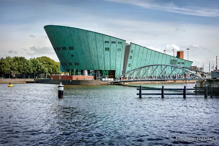 Nieuwe familietentoonstelling in NEMO Science Museum: Wat een gebouw!