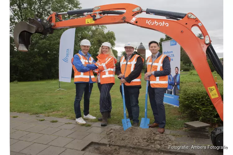 Start aanleg glasvezelnetwerk in gemeente Drechterland met symbolische schop in de grond ingeluid